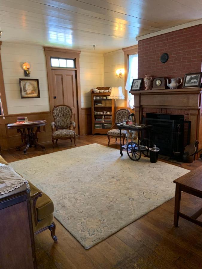 Wolf Creek Inn & Tavern ภายนอก รูปภาพ