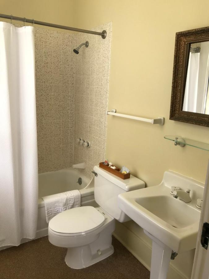 Wolf Creek Inn & Tavern ภายนอก รูปภาพ